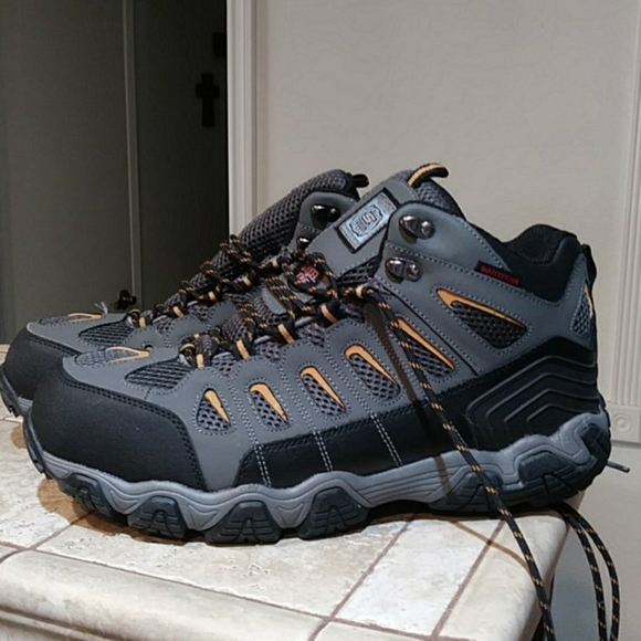 skechers memory foam steel toe shoes